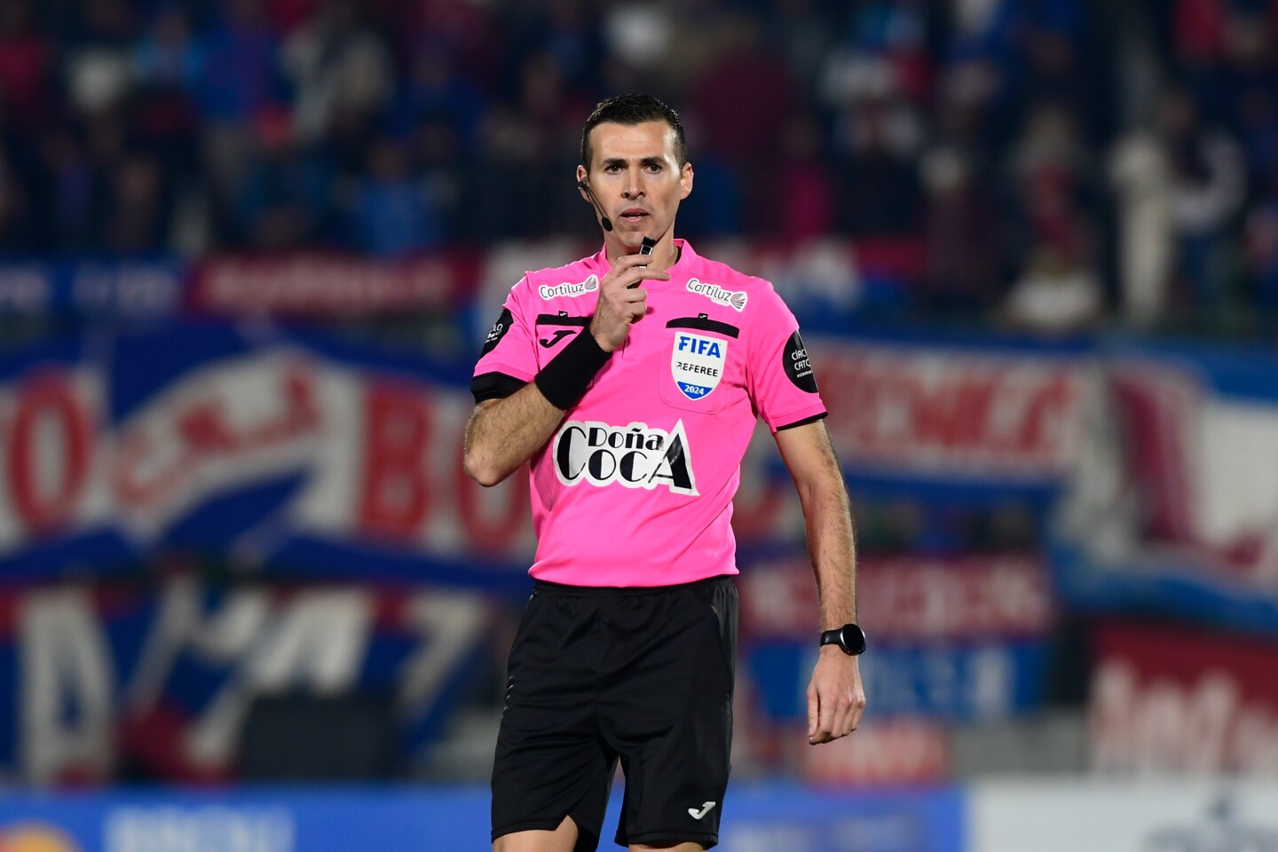 Andrés Matonte, árbitro internacional uruguayo, cumpliendo sus funciones en el Campeonato Uruguayo.