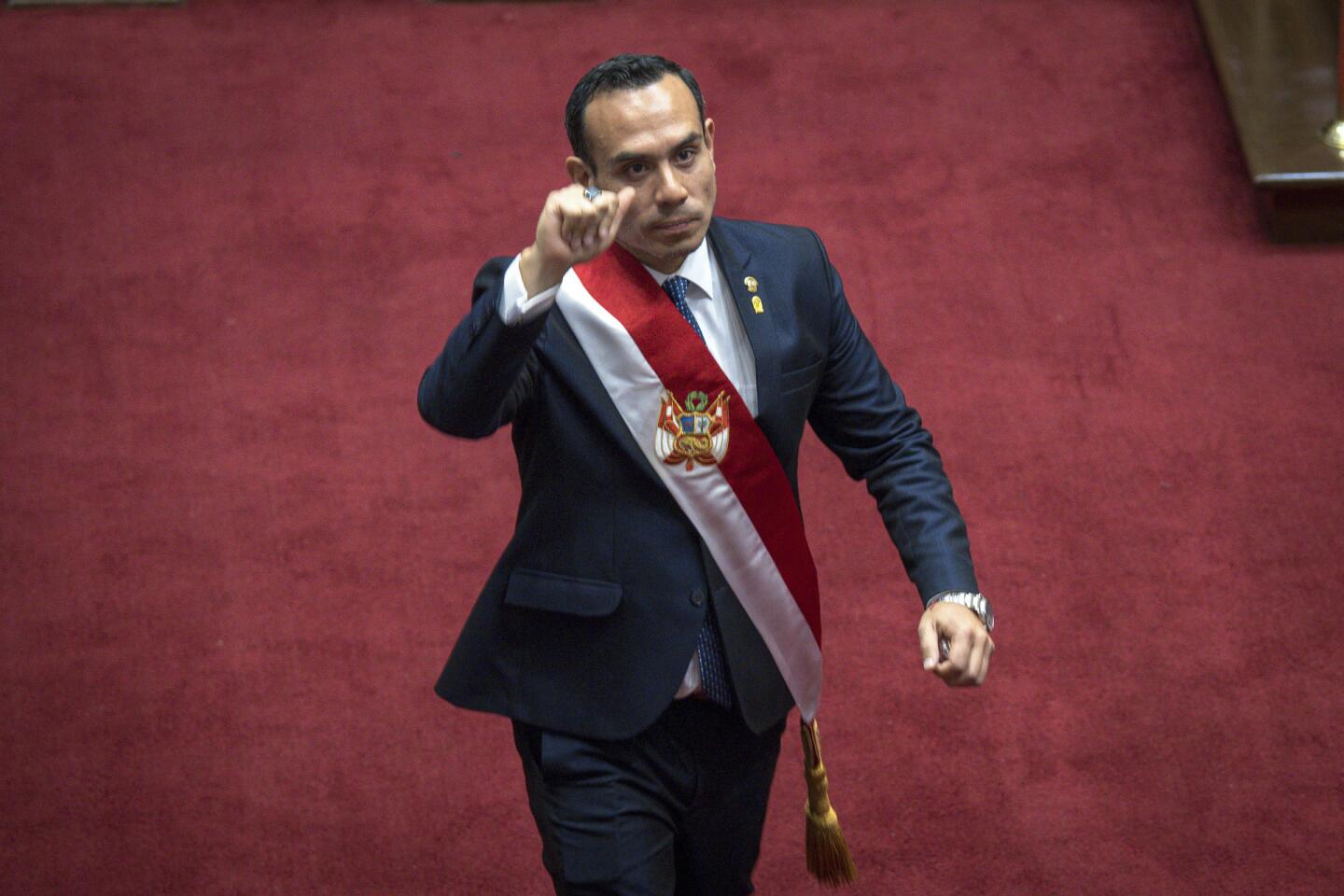 El presidente interino de Perú, José Jerí Oré tras jurar su cargo.