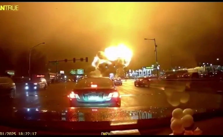 Avión se estrella en zona residencial de Filadelfia