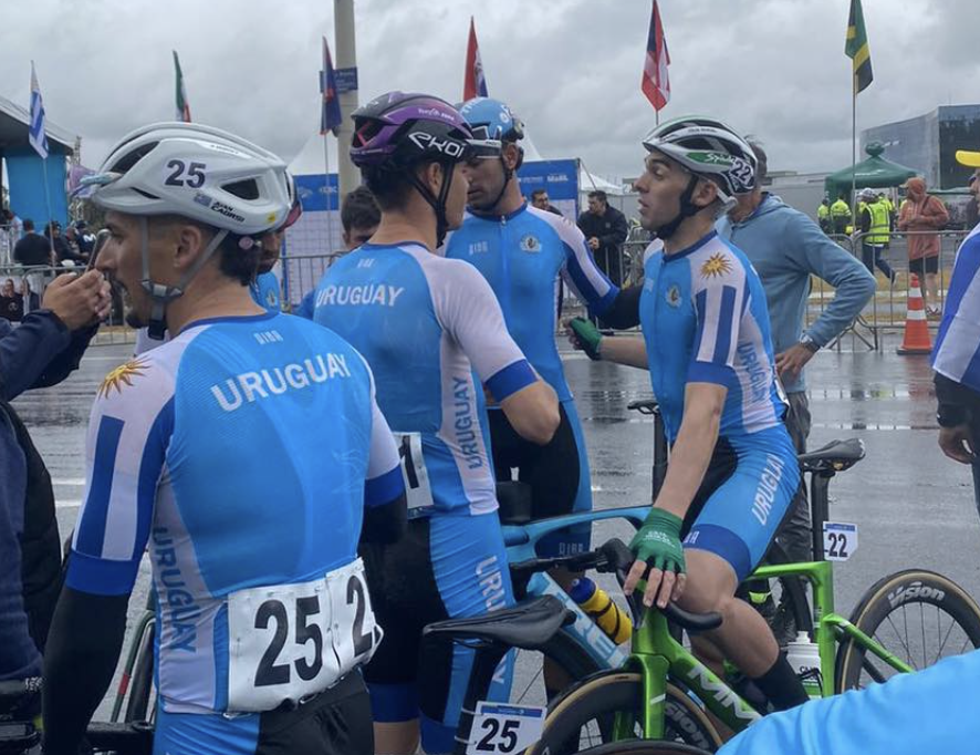 La selección uruguaya de ciclismo en los Juegos Panamericanos de Ruta 2024 en San Pablo, Brasil