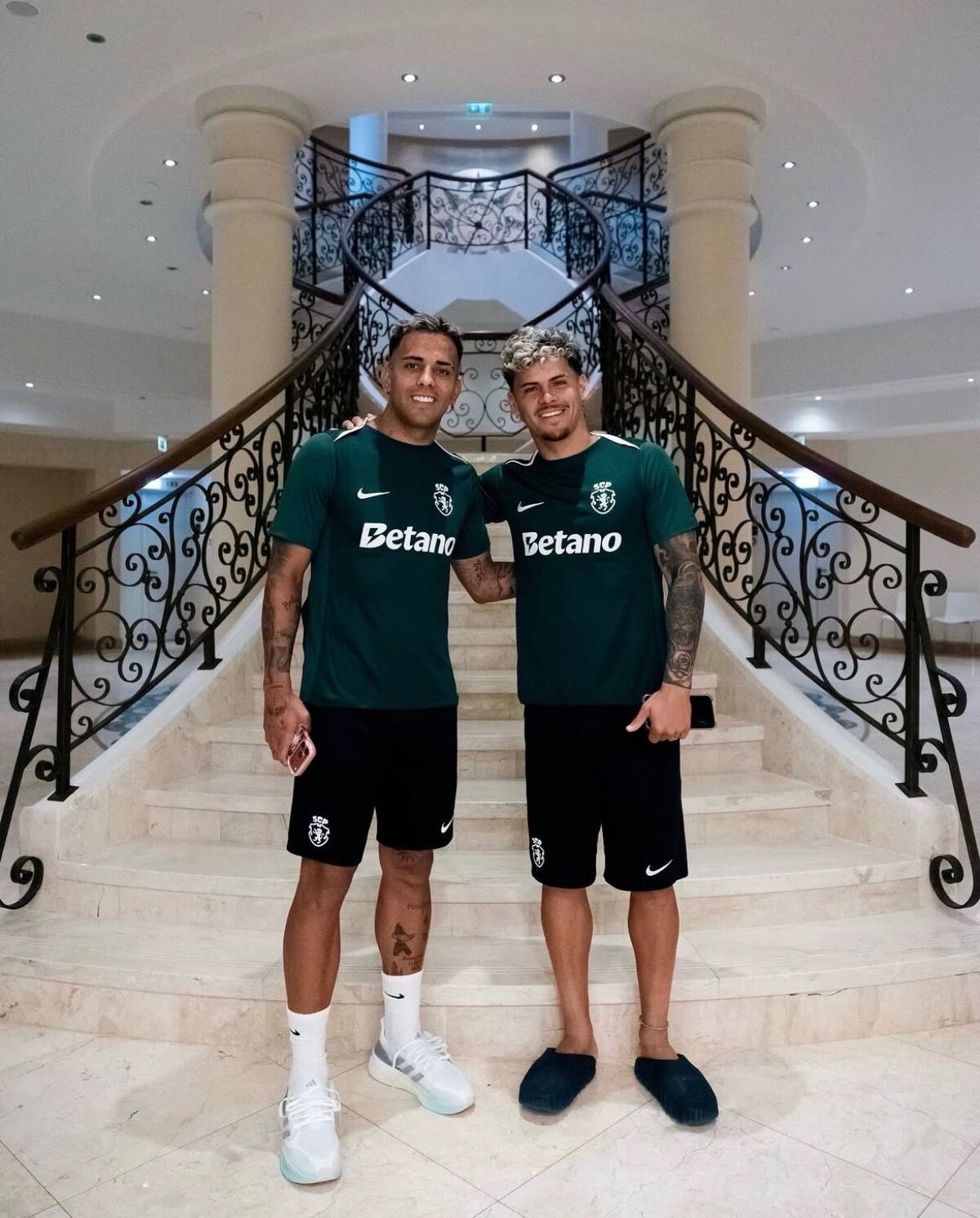 Rodrigo Zalazar y Maximiliano Araújo en Sporting