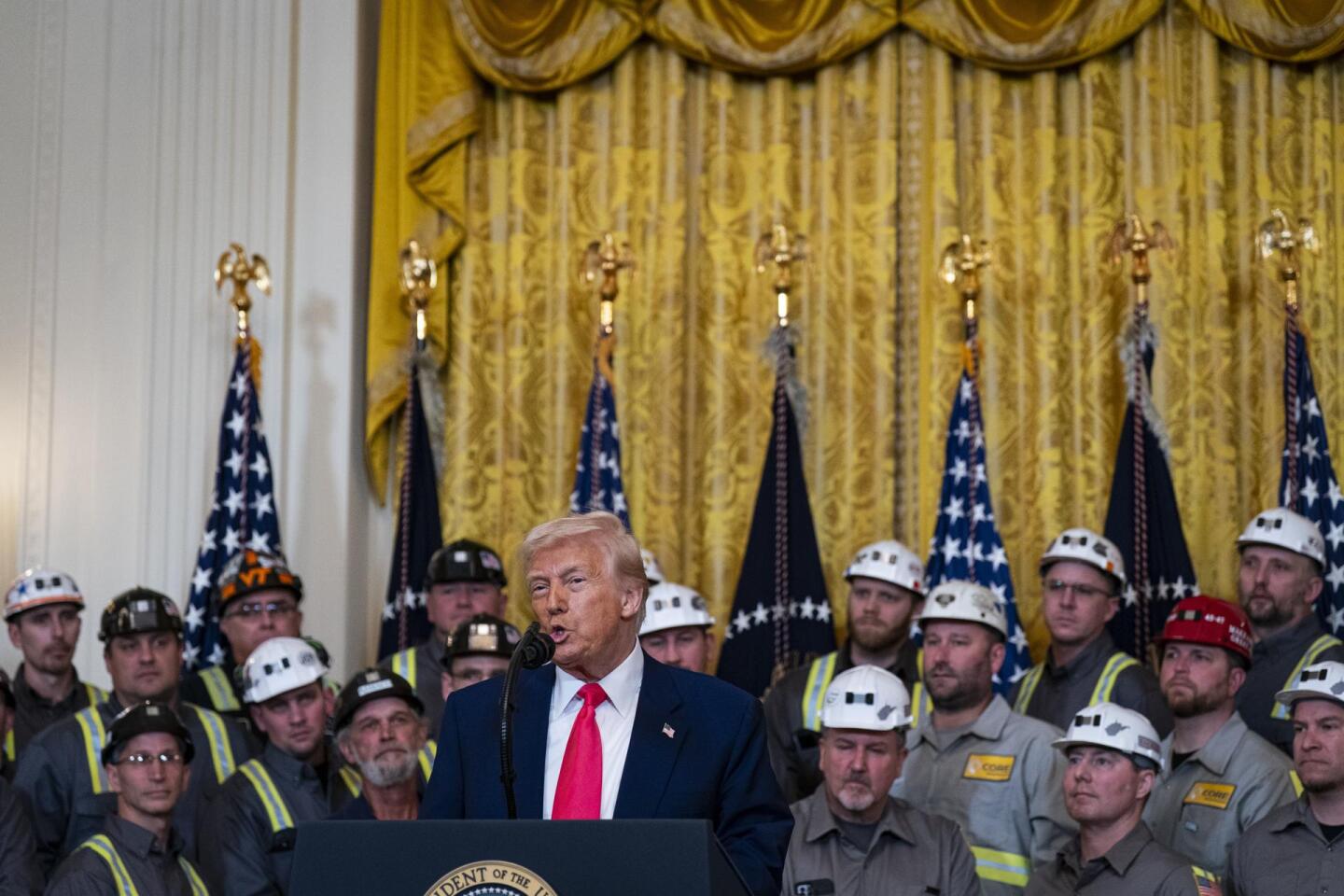 Donald Trump, presidente de Estados Unidos, durante una conferencia en la que habló de expandir la minería y el uso del carbón.