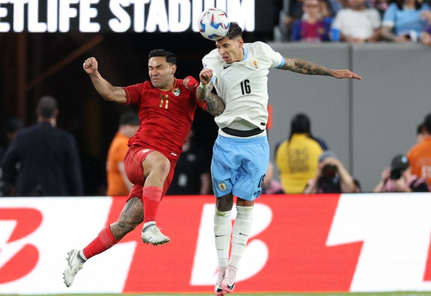 Mathías Olivera en el partido entre Uruguay y Bolivia por la Copa América.