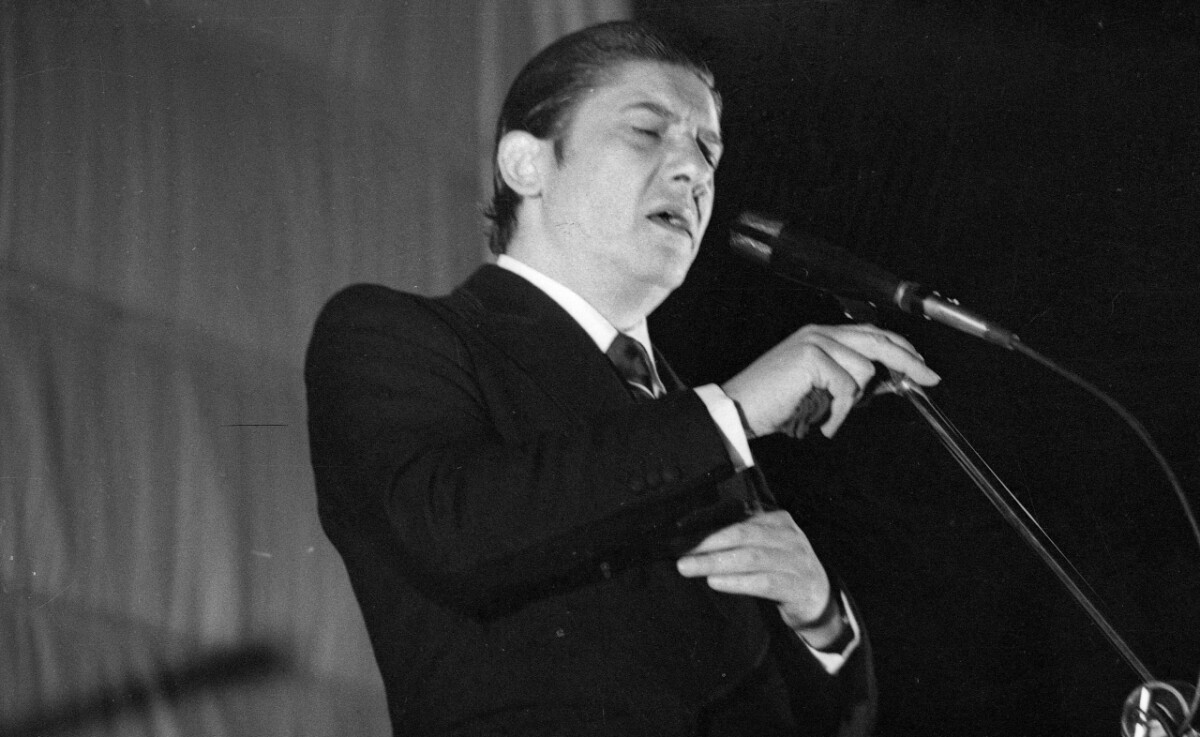 Alfredo Zitarrosa en marzo de 1984, durante su concierto en el Estadio Centenario.