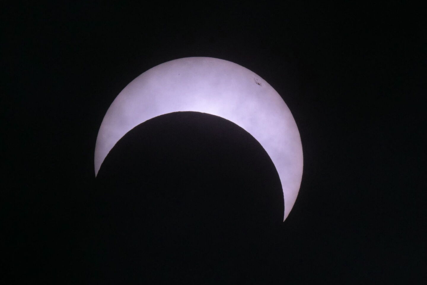 Eclipse solar anular visto desde el Puerto San Julián, en la provincia de Santa Cruz.