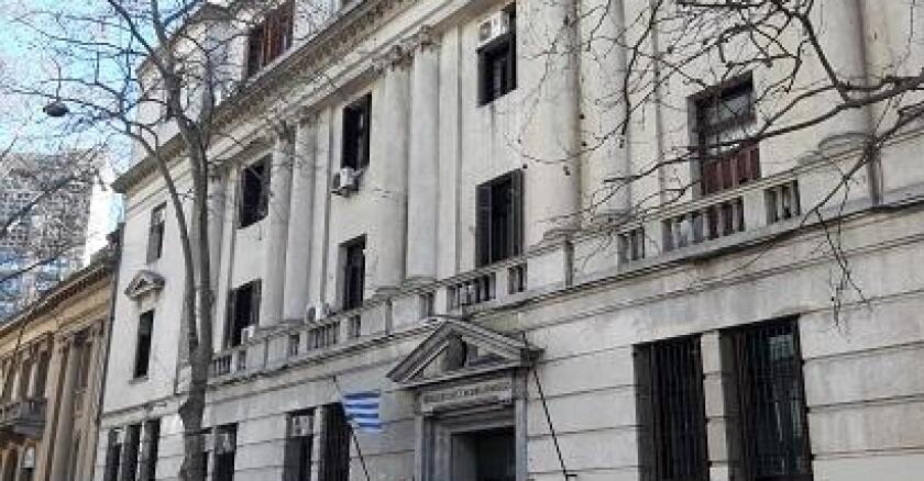 Fachada del Ministerio de Economía y Finanzas.jpg