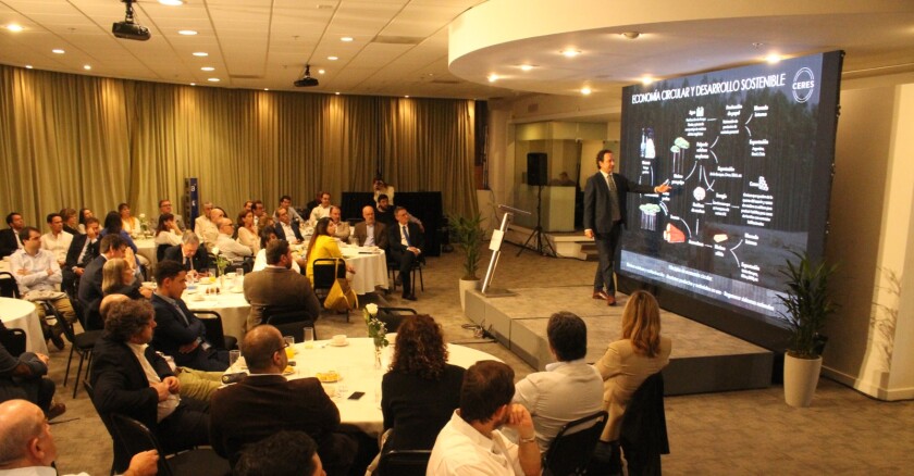 El Dr. Ignacio Munyo presentó el miércoles 8 el informe “La producción forestal en Uruguay: un sector líder y sostenible”.