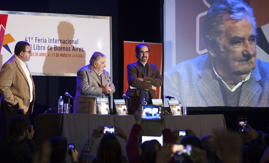 El expresidente Mujica en la presentación del libro en Buenos Aires. Foto: AFP
