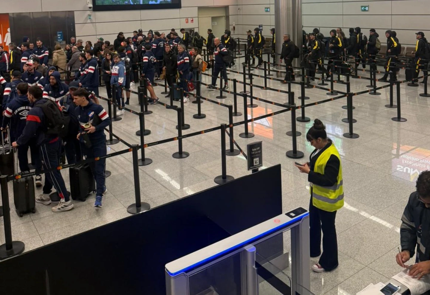 Nacional y Peñarol en el Aeropuerto Internacional de Carrasco.
