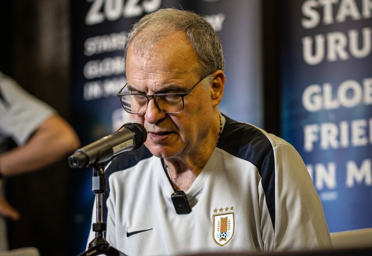 Marcelo Bielsa, entrenador de la selección de Uruguay, en conferencia de prensa.