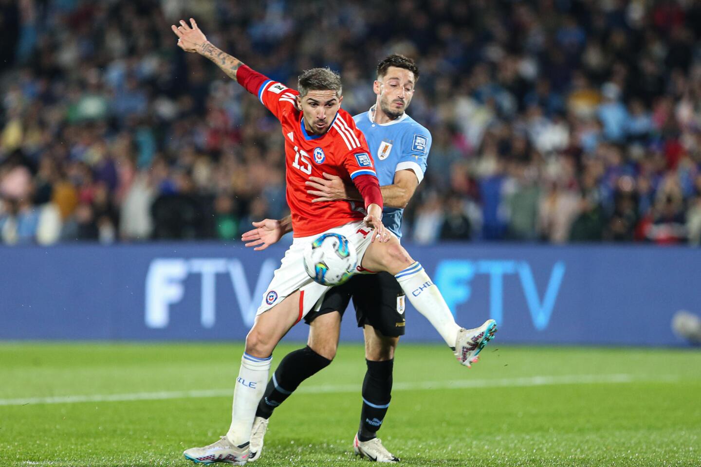 Matías Viña con la selección uruguaya.