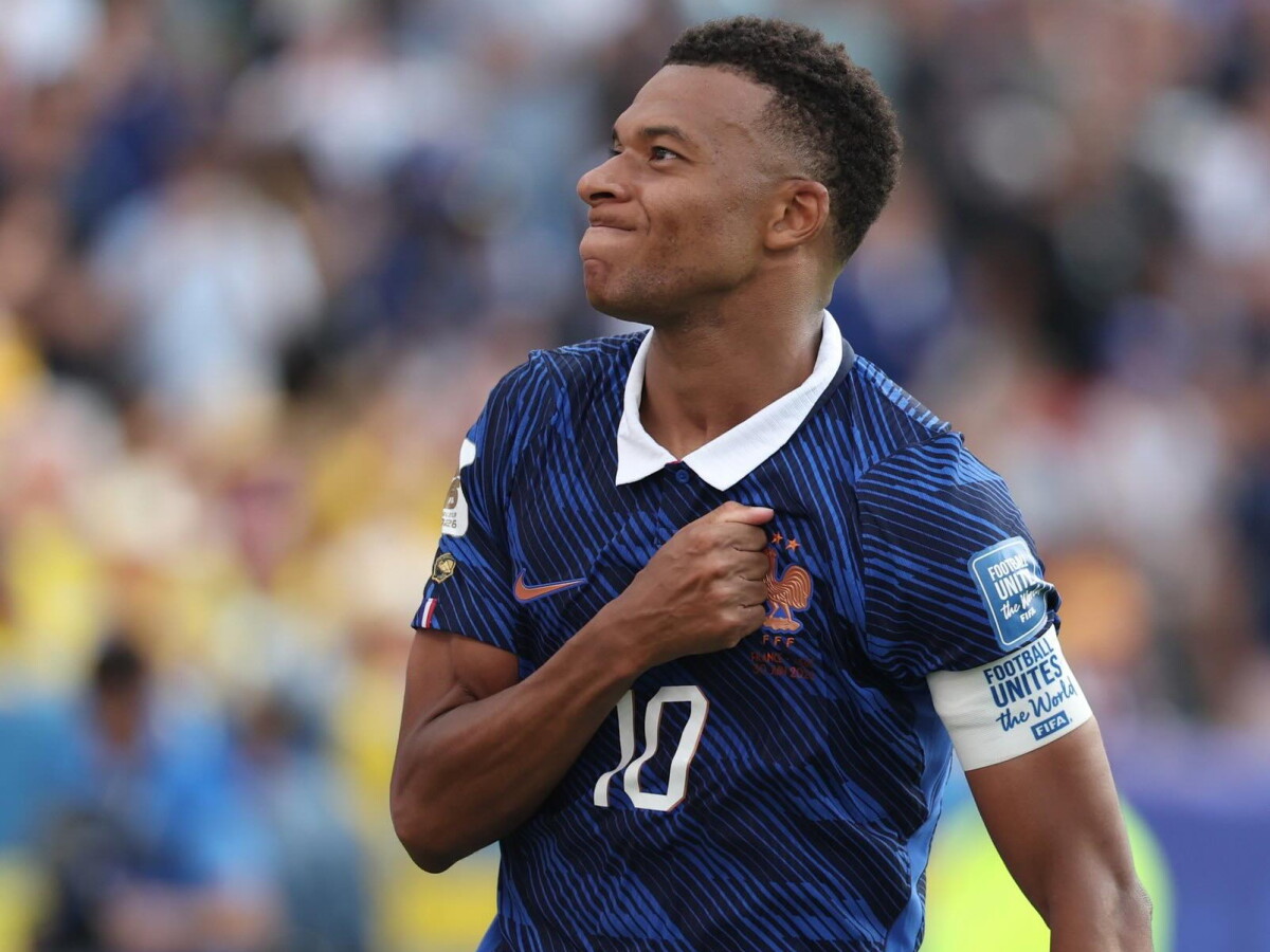 Kylian Mbappé en un partido con la selección de Francia por el Mundial 2026.