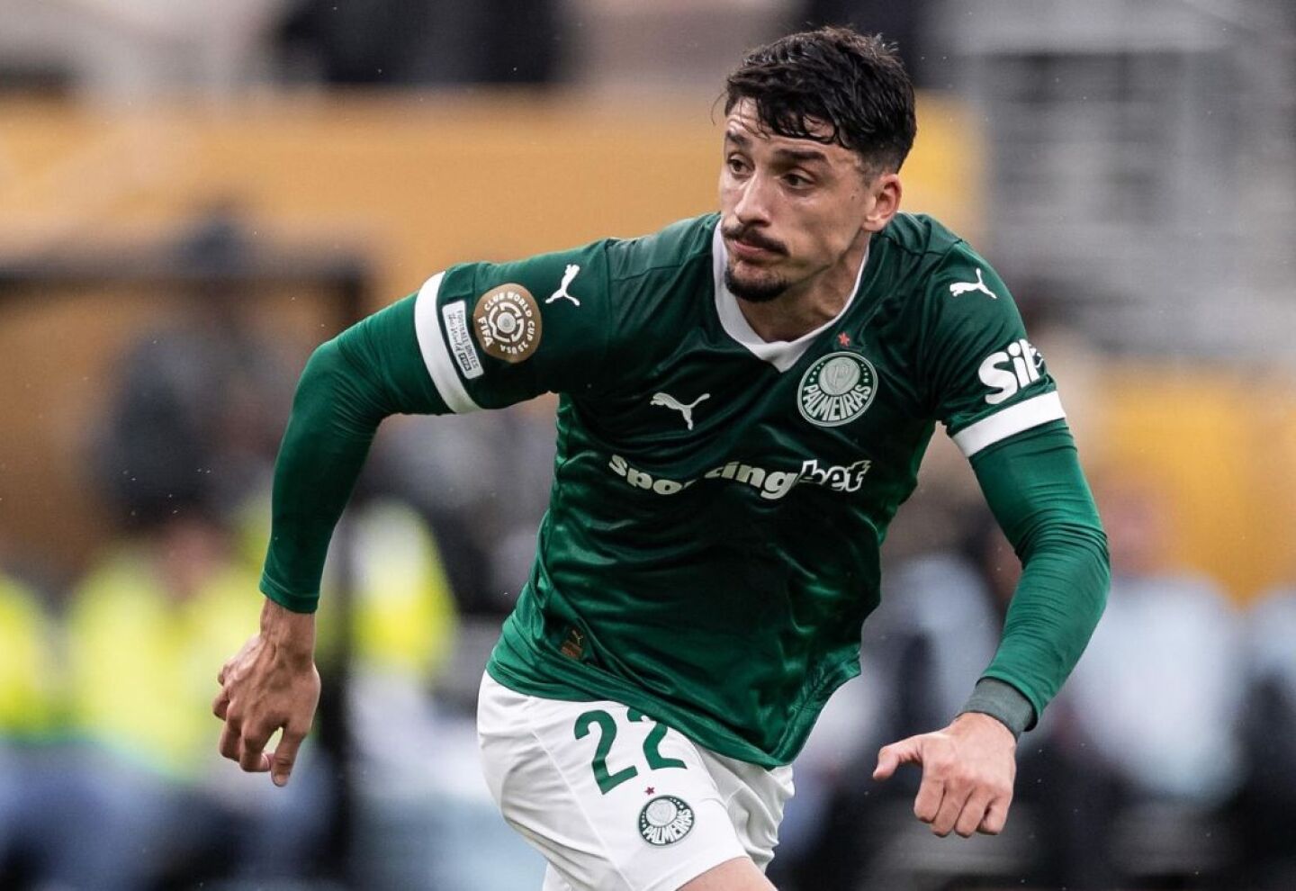Joaquín Piquerez disputando el Mundial de Clubes 2025 con la camiseta de Palmeiras.