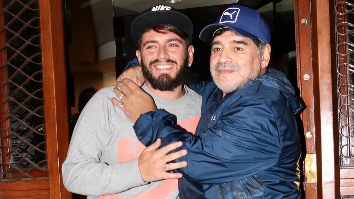 Diego Maradona, junto a su hijo Diego Maradona Jr. Foto: Archivo.