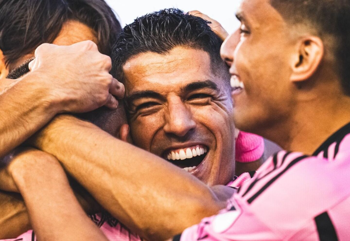 Luis Suárez celebra con la camiseta de Inter Miami tras su gol ante Cincinatti.