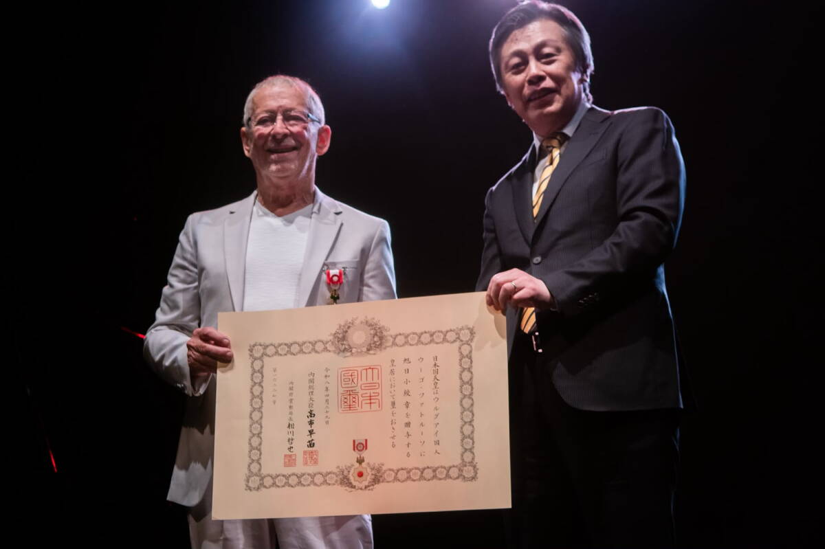 Hugo Fattoruso y el embajador de Japón en Uruguay, Kenichi Okada.