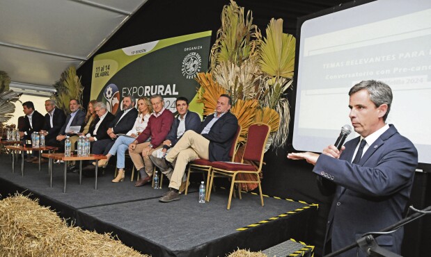 La Asociación Rural del Uruguay, a través de su presidente Patricio Corbarría, les presentó a los pre candidatos 11 puntos que consideran claves para el agro.