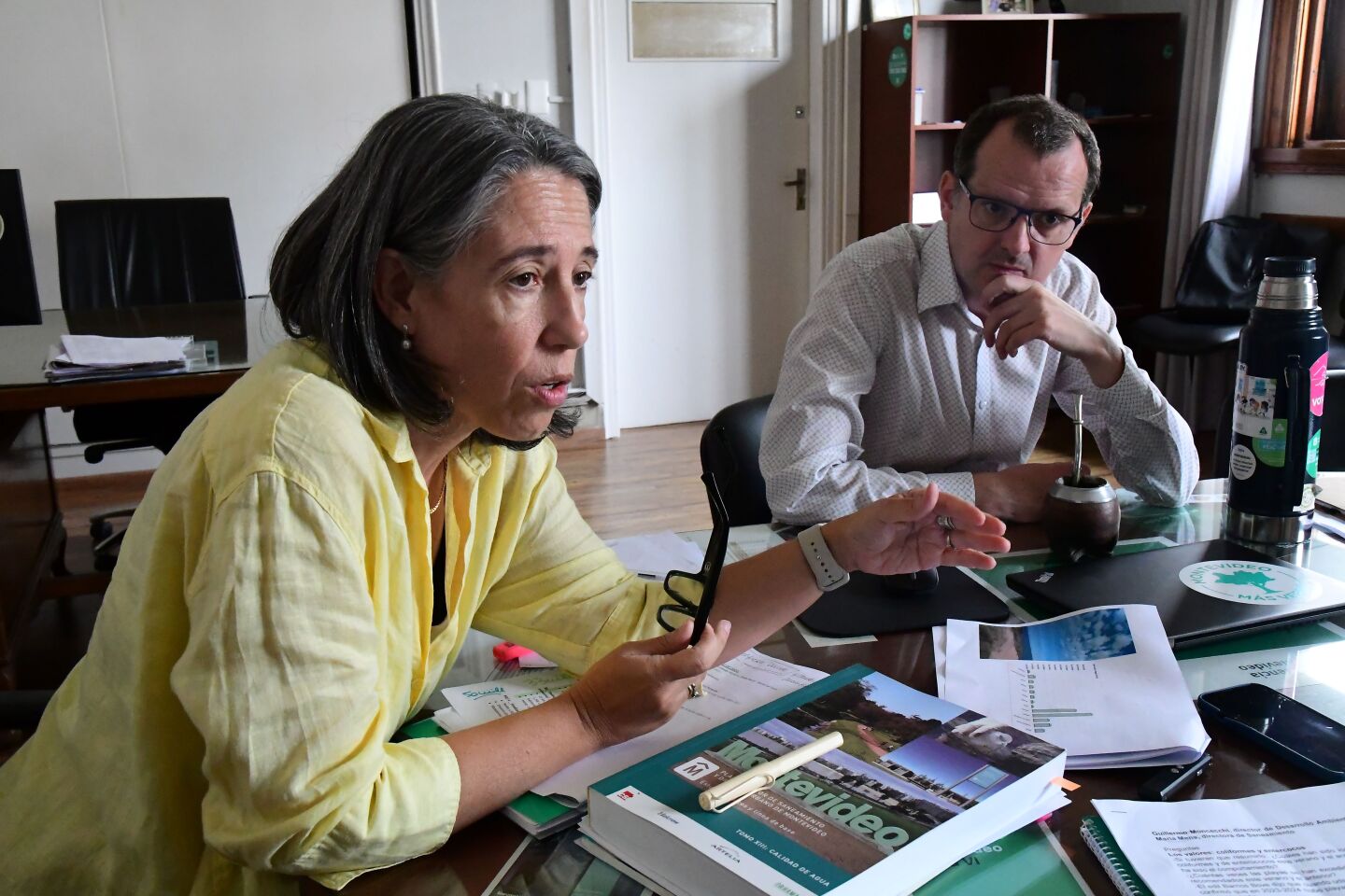 Directora de Saneamiento de la IMM, María Mena, y director de Desarrollo Ambiental, Guillermo Moncecchi.
