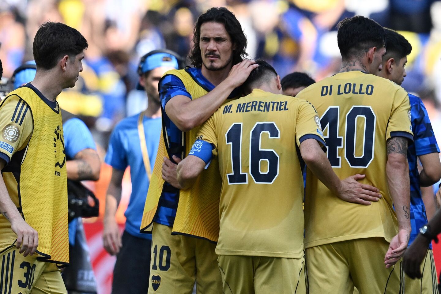 El lamento de Edinson Cavani y Miguel Merentiel tras el partido entre Boca y Auckland en el Mundial de Clubes.