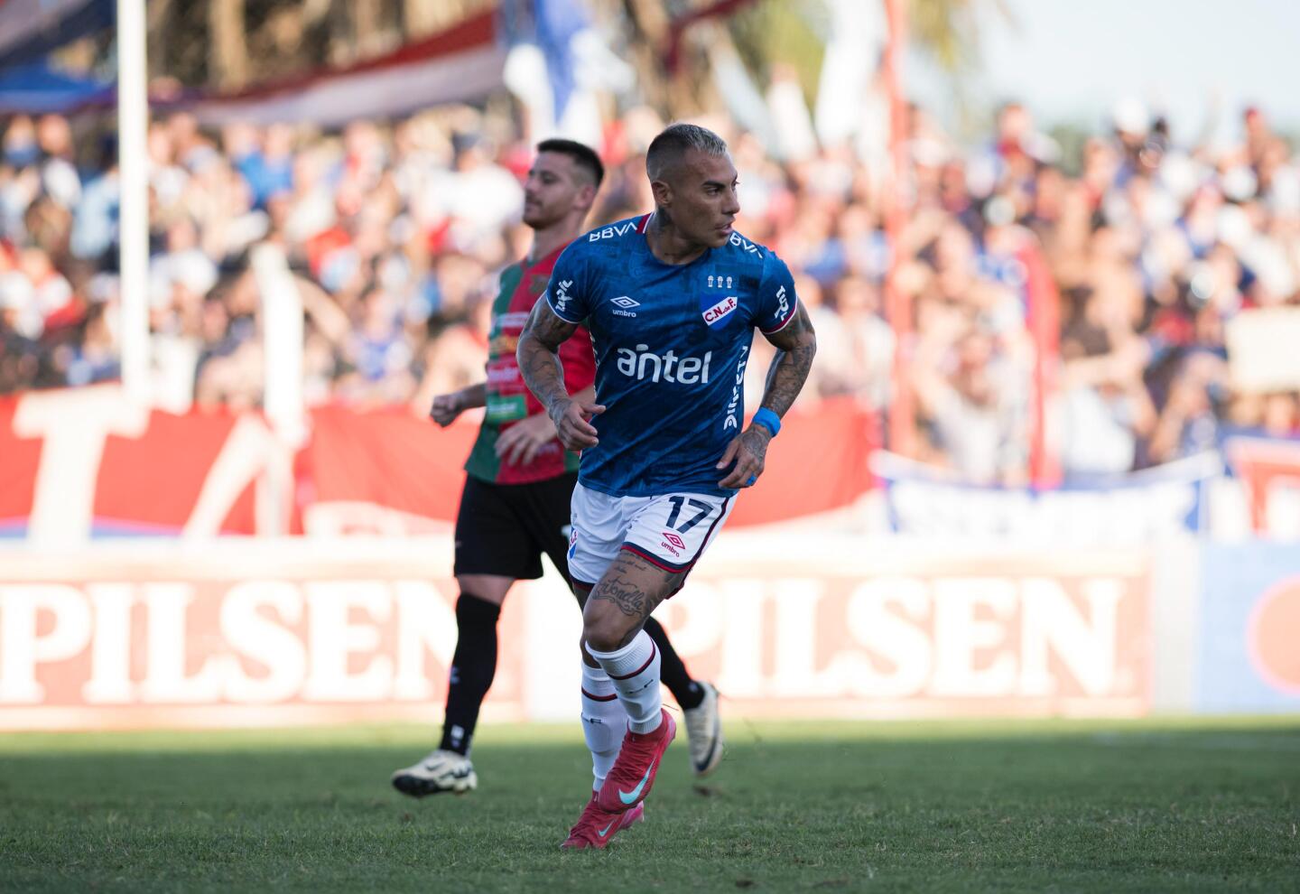 Eduardo Vargas anotó el 3-2 de penal para la victoria tricolor ante Boston River en Florida.