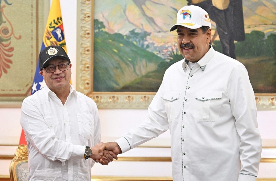 Gustavo Petro y Nicolás Maduro en el Palacio de Miraflores en Caracas