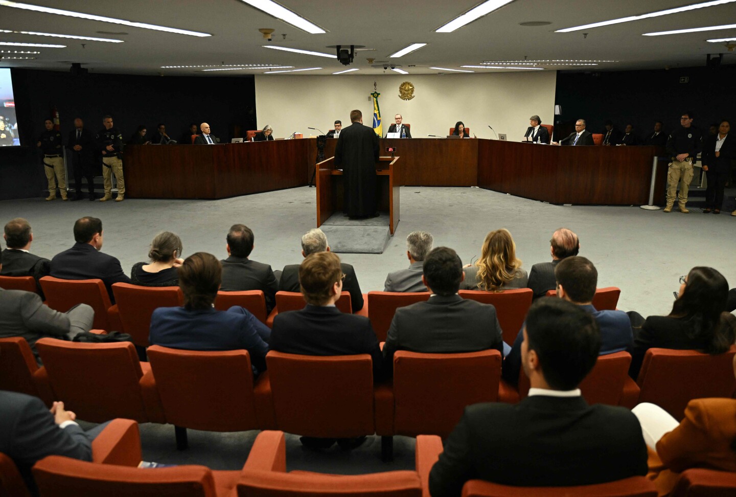 Vista general de la sala del tribunal en el segundo día de la etapa final del proceso para decidir el veredicto en el juicio contra el expresidente brasileño Jair Bolsonaro.