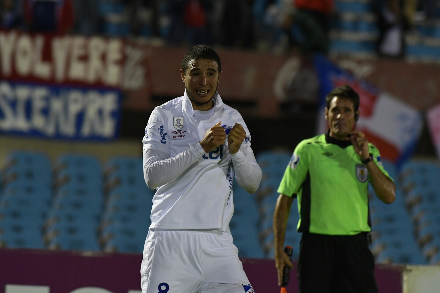 Diego Arismendi jugando en Nacional.