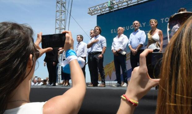 Luis Lacalle Pou junto a los otros integrantes de la "coalición multicolor" este sábado. Foto: Gerardo Pérez