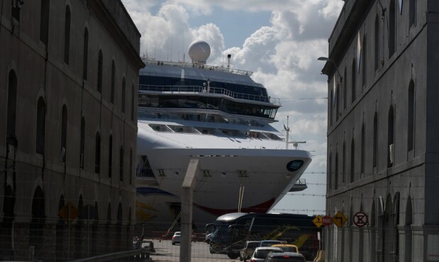 Crucero visto desde la Ciudad Vieja.