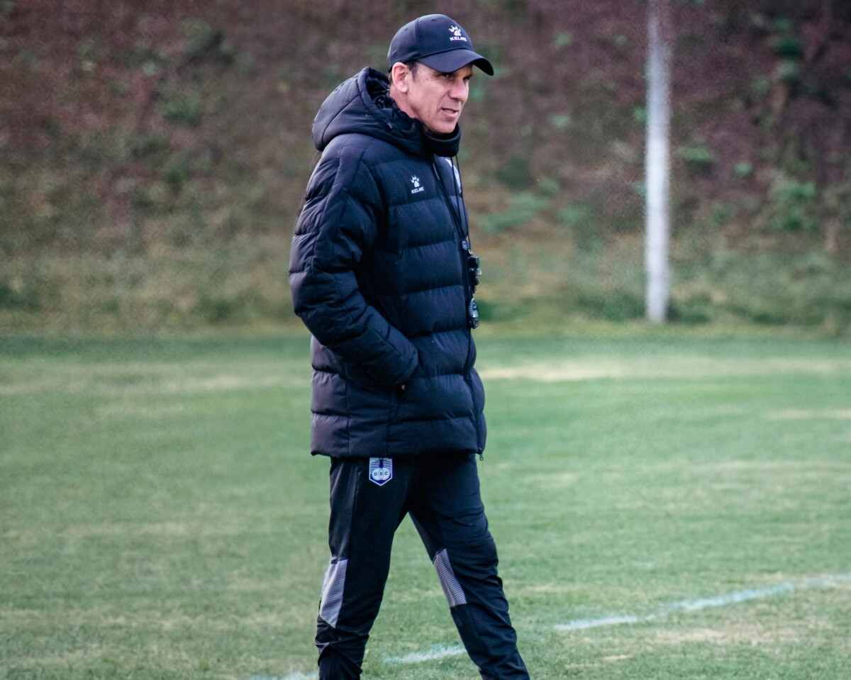 Mauricio Larriera como DT de Defensor Sporting.