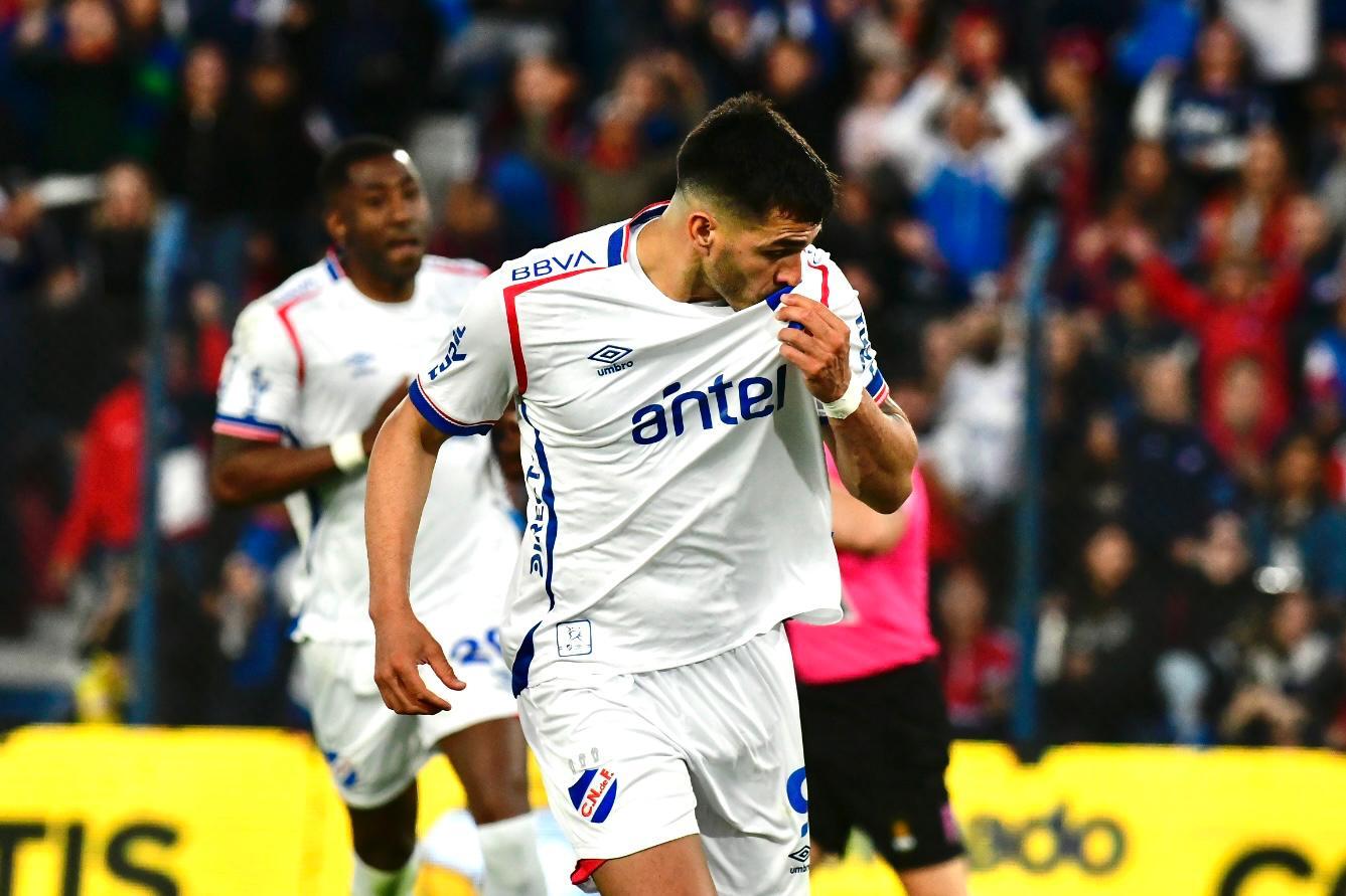 Maximiliano Gómez celebra su segundo gol frente a Miramar Misiones.