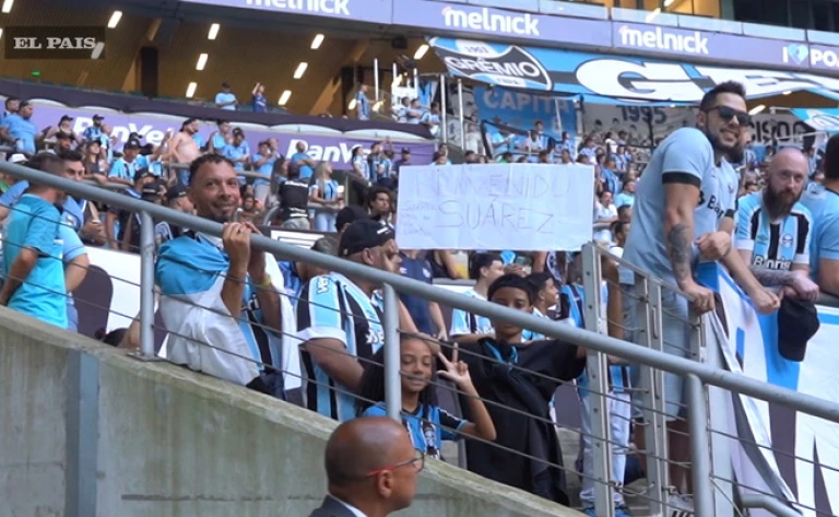 Presentacion De Luis Suarez En Arena Do Gremio
