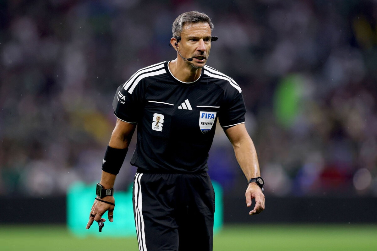 El árbitro esloveno Slavko Vincic durante el Mundial 2026.