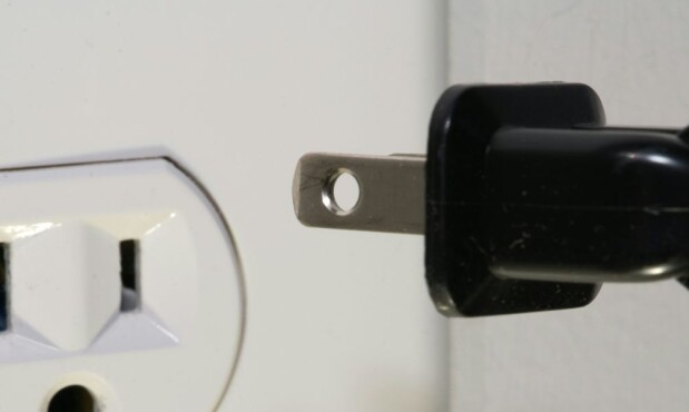 Enchufe con orificio en la punta.