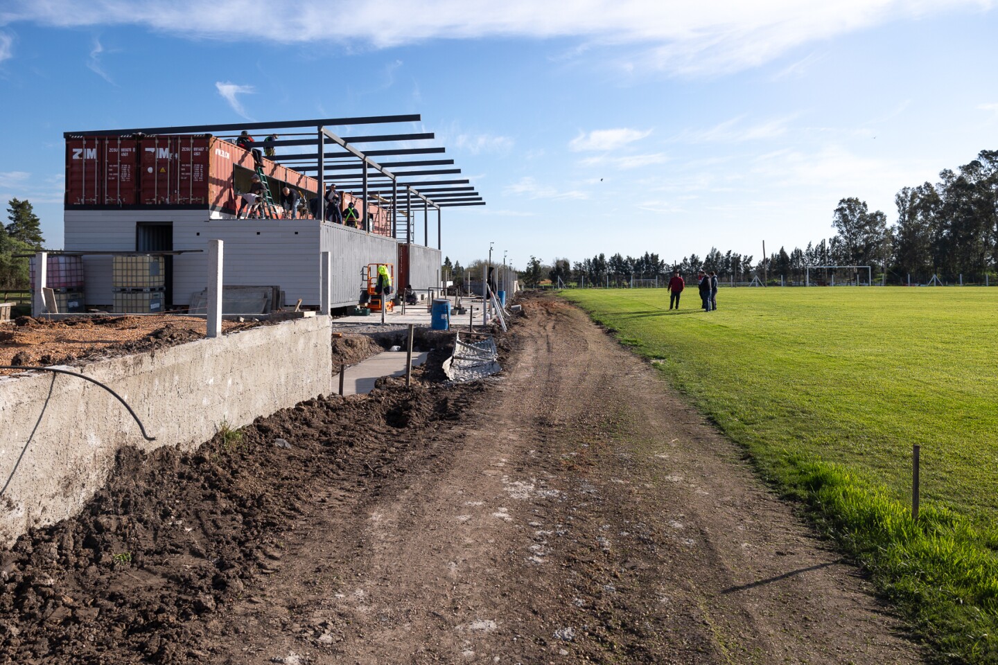 Working on the new Juanico Stadium. Photo: Juanico.