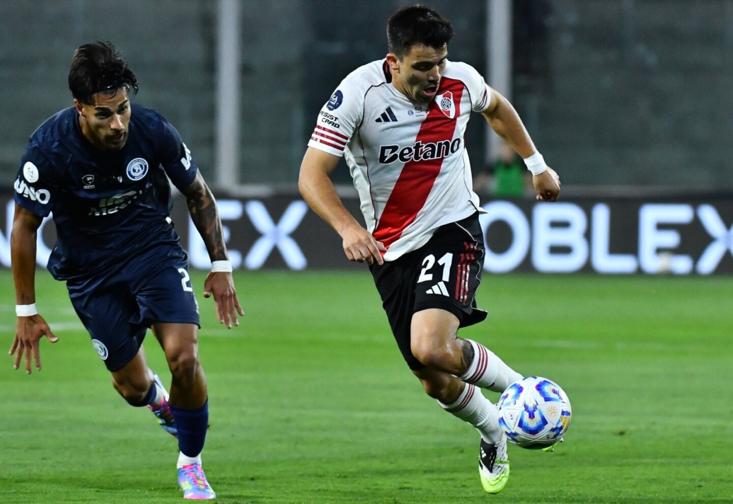 Marcos Acuña en el partido entre River Plate e Independiente Rivadavia de Mendoza.