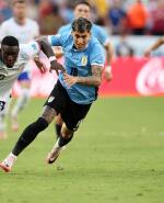 Mathías Olivera en pleno partido con la selección de Uruguay frente a Estados Unidos.