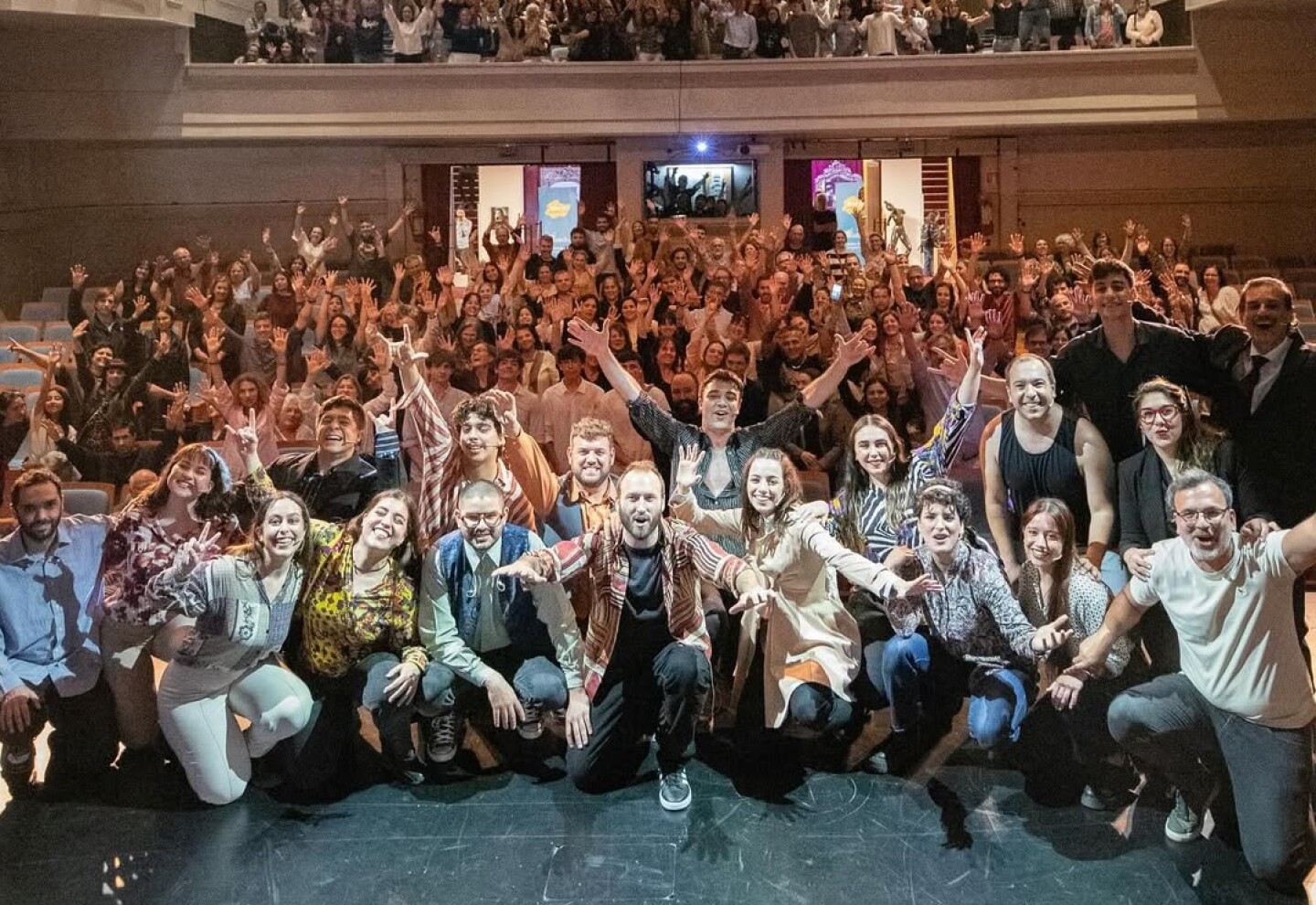 Saludo del elenco del musical