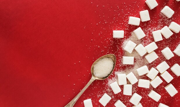 Una cucharada y terrones de azúcar