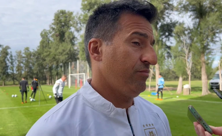 Marcelo Broli en la previa del entrenamiento de Uruguay