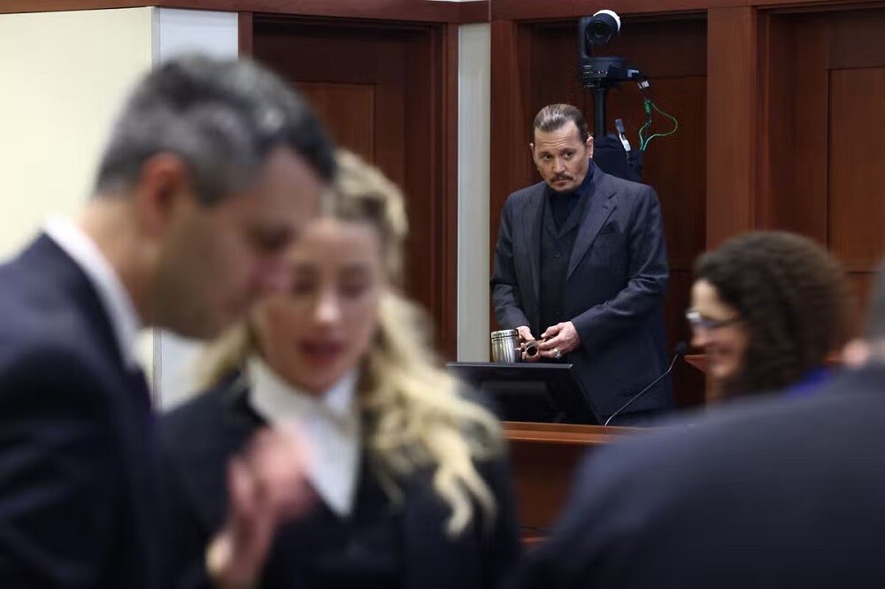 Johnny Depp y Amber Heard en el juicio por difamación. Foto: AFP