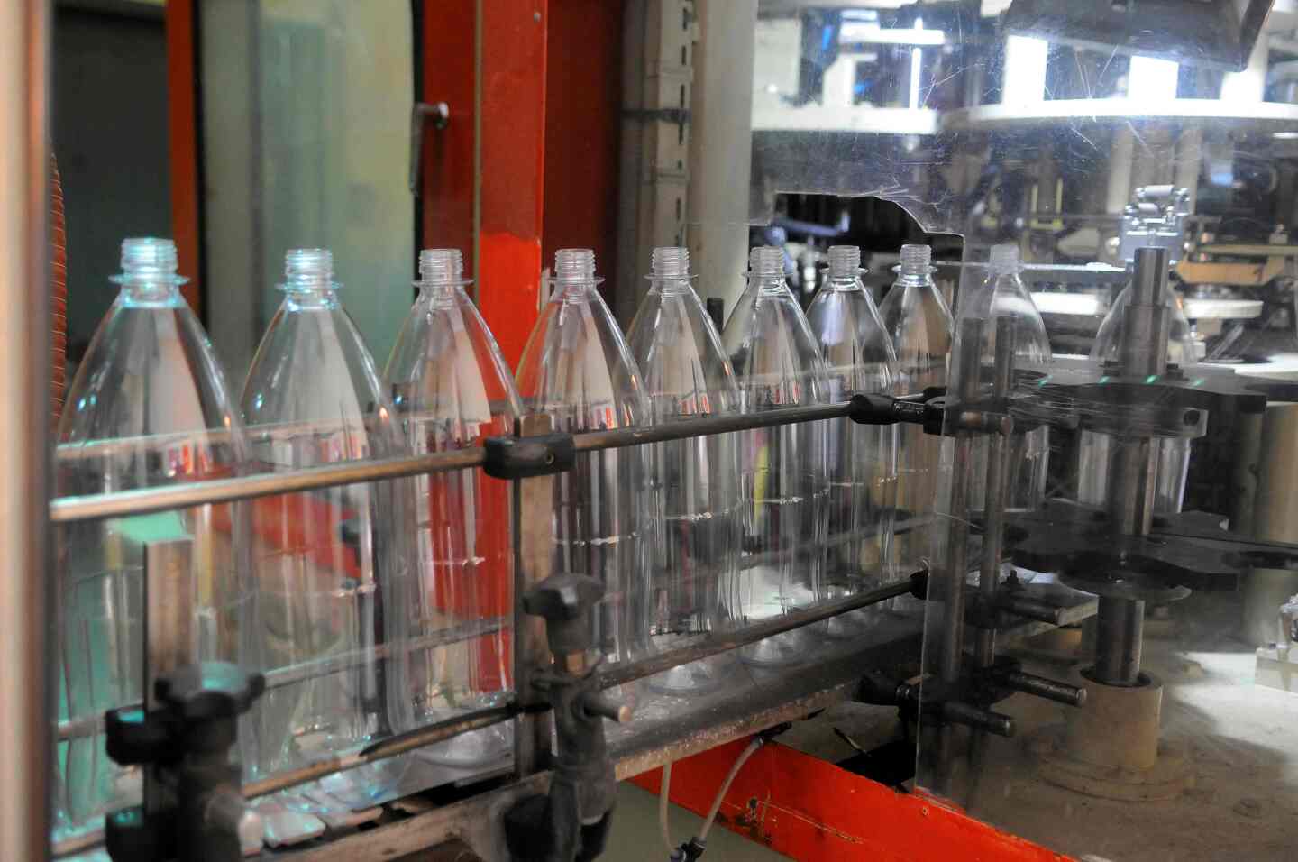 Botellas de plástico.