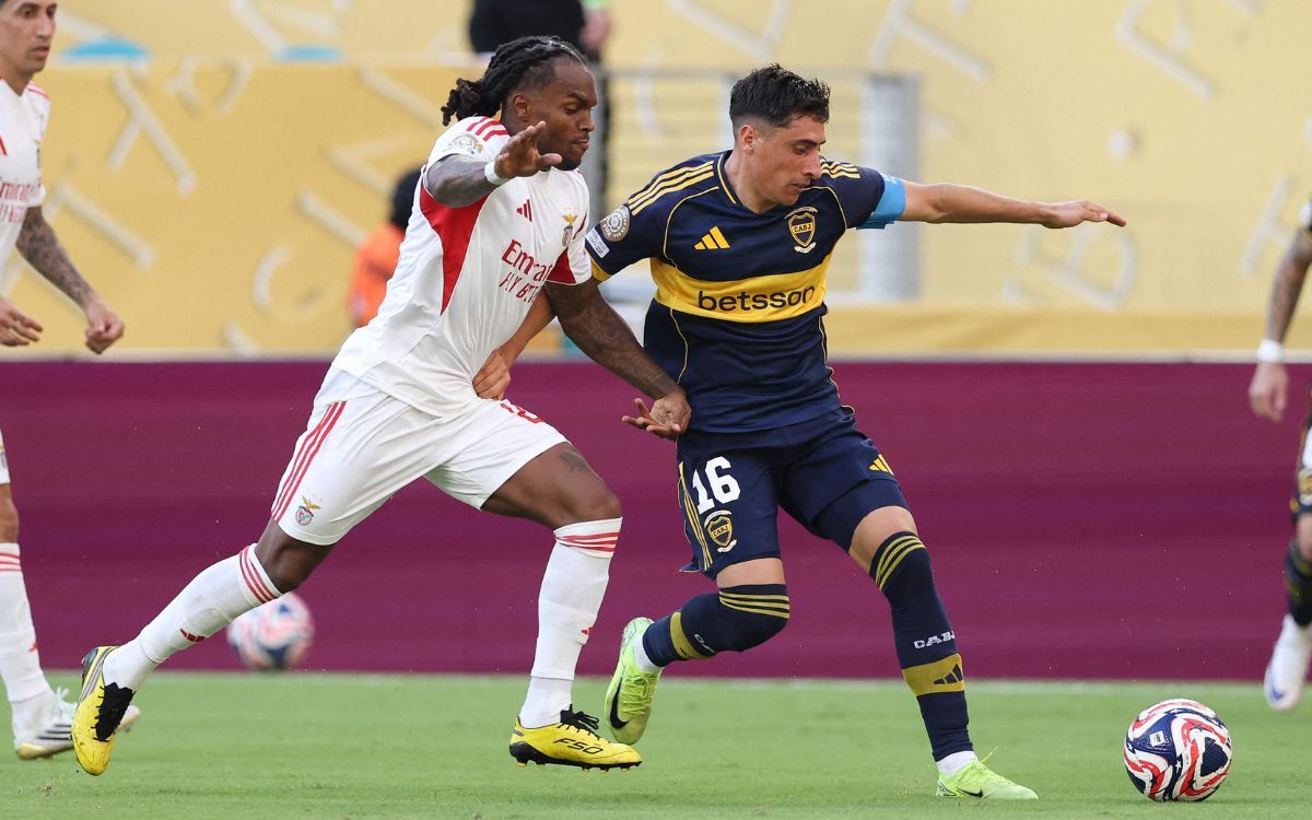 Miguel Merentiel ante Renato Sanches en el partido entre Boca Juniors y Benfica en el Mundial de Clubes.