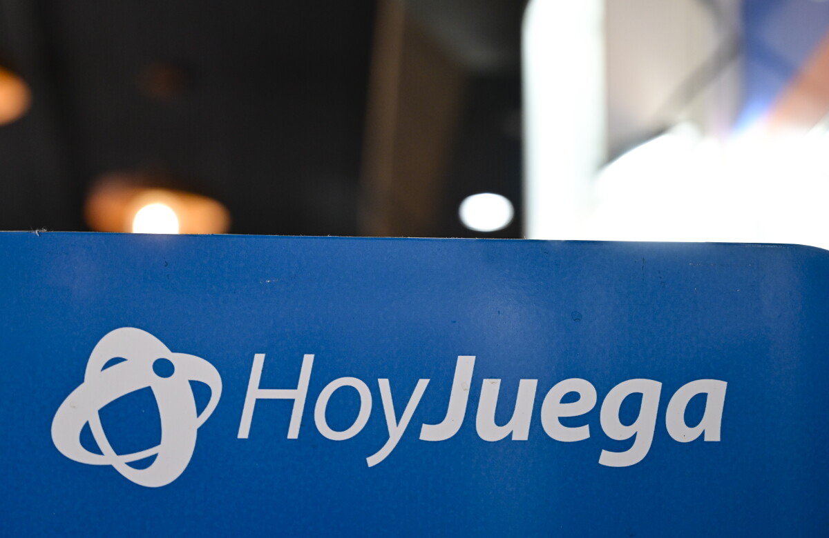 Kiosco con juegos de azar como la Tómbola y Quiniela.