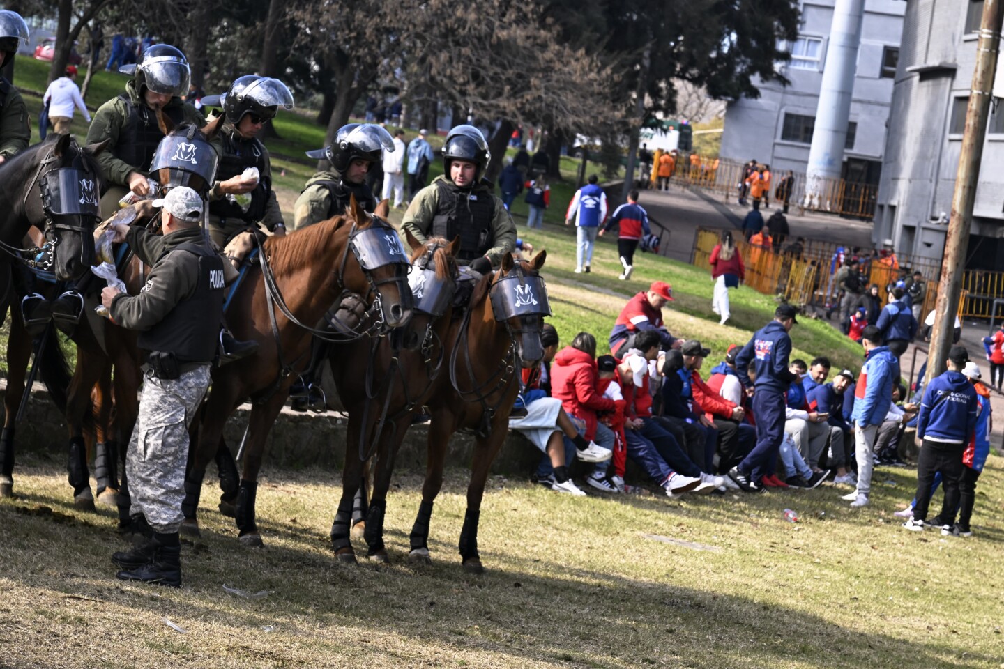 Seguridad durante el clásico del Intermedio.