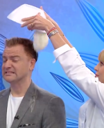 Ximena Torres dio vuelta el recipiente con merengue sobre "Colo" Gianarelli.