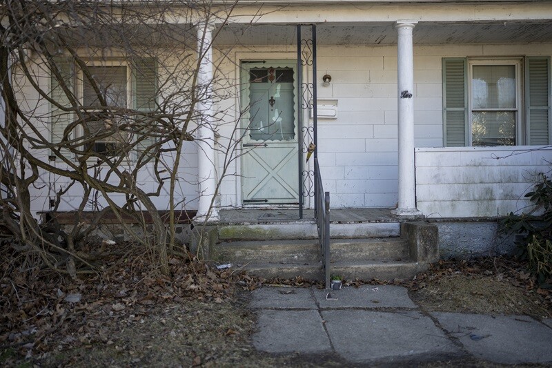 La casa en Blake Street en Waterbury donde encontraron a un hombre que estuvo secuestrado por su familia