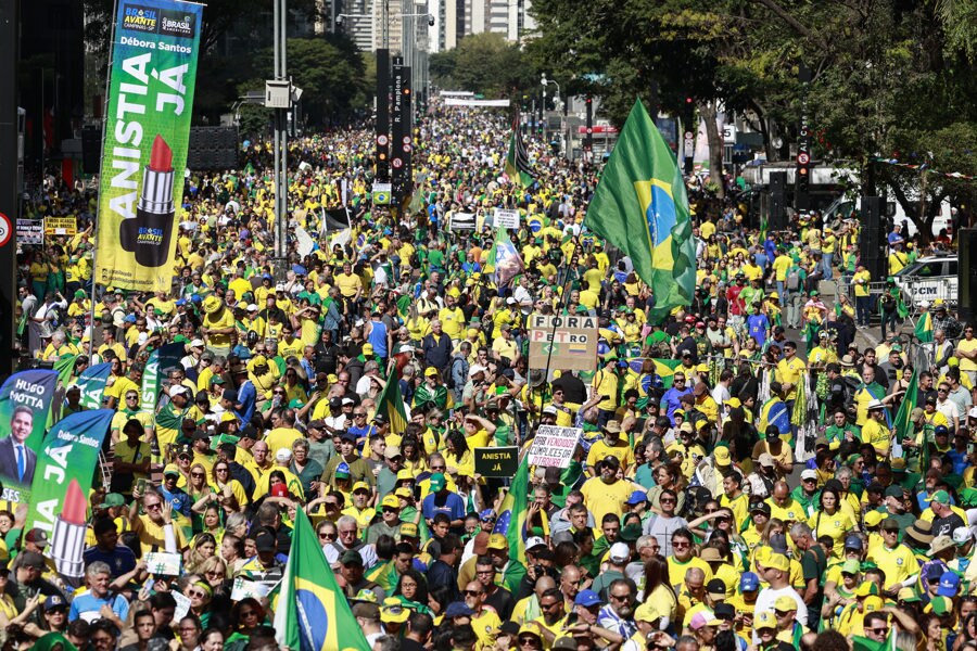 Actos a favor de Bolsonaro atacan a Lula y al Poder Judicial en medio de elogios a Trump