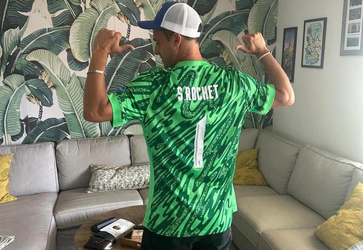 Daniel Núñez con la camiseta de Sergio Rochet en la Copa América 2024.