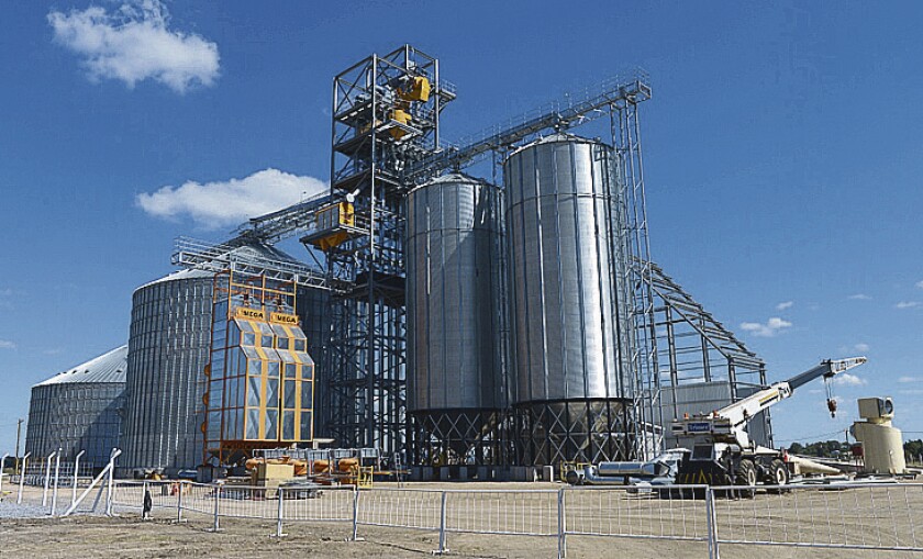 Nuevos Silos en Florencio Sanchez, Dpto de Colonia, de empresa Cargill Uruguay, foto Sergio Gomez - Quatromanos